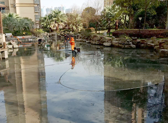合浦景观池淤泥清理