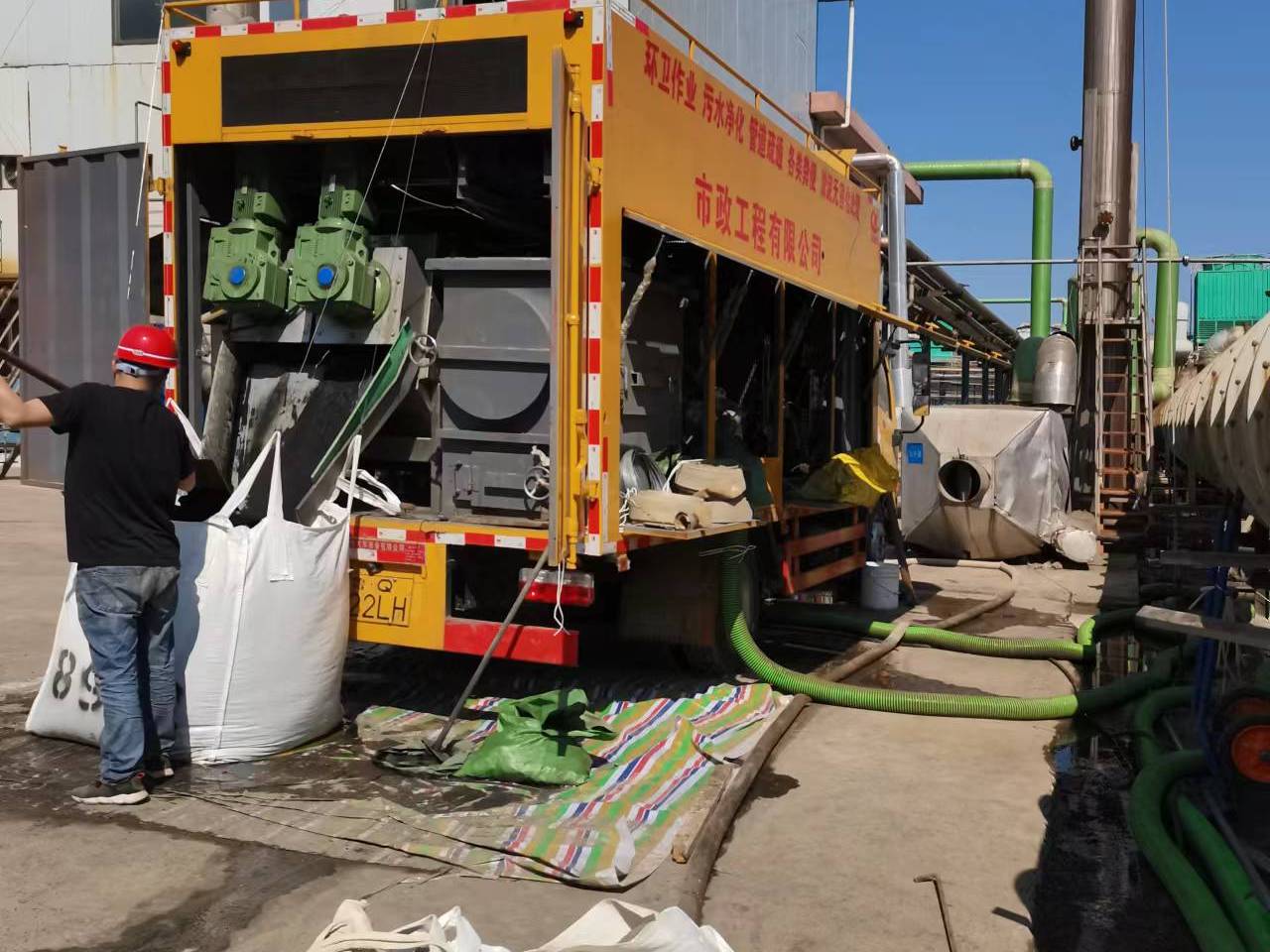 合浦淤泥压干处理